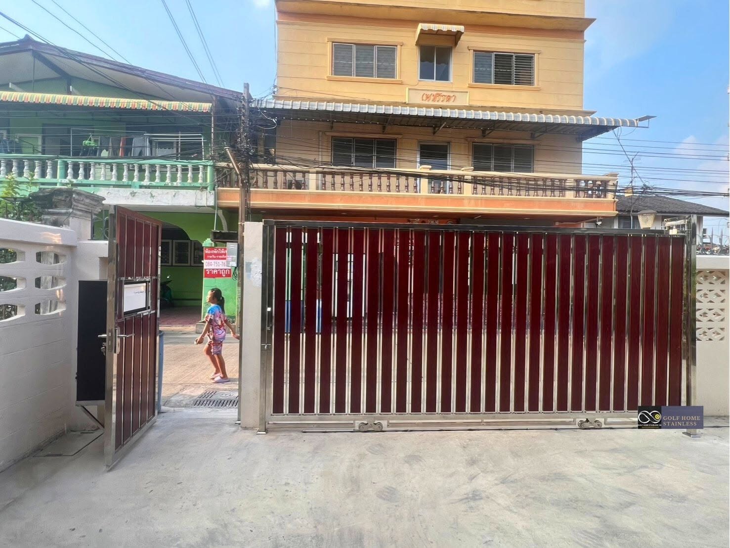 รับทำประตูสแตนเลสผสมอลูมิเนียมลายไม้